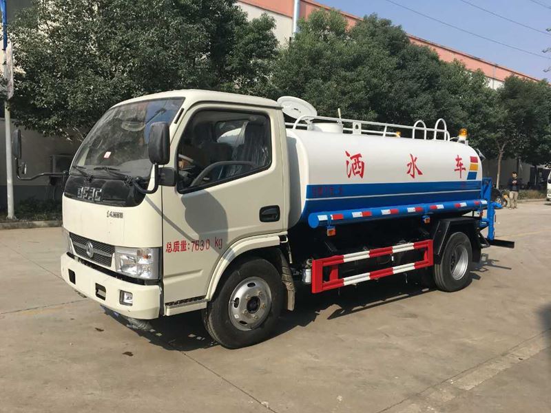 5噸(5方)東風(fēng)多利卡綠化灑水車價格3