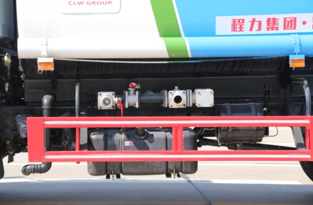 時(shí)風(fēng)風(fēng)順5方灑水車高清圖片 時(shí)風(fēng)風(fēng)順5方灑水車高清圖片