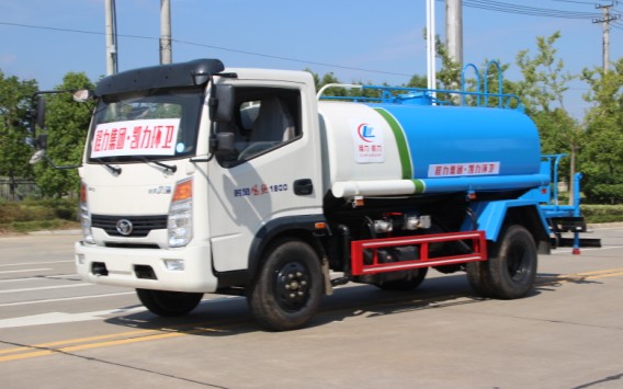 時(shí)風(fēng)風(fēng)順5方灑水車高清圖片 時(shí)風(fēng)風(fēng)順5方灑水車高清圖片