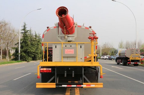 國(guó)六東風(fēng)多利卡D9灑水車(chē)圖片 國(guó)六東風(fēng)多利卡D9灑水車(chē)圖片